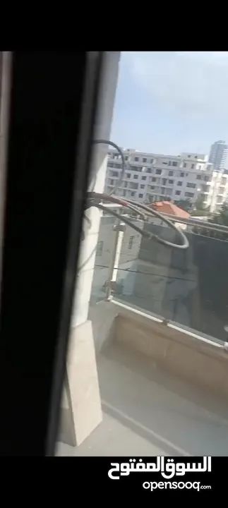 شقه للبيع في رام التحتا جديده مساحه 150متر