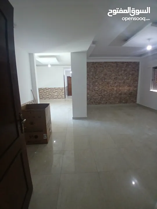 شقه فارغه للإيجار الجبيهه