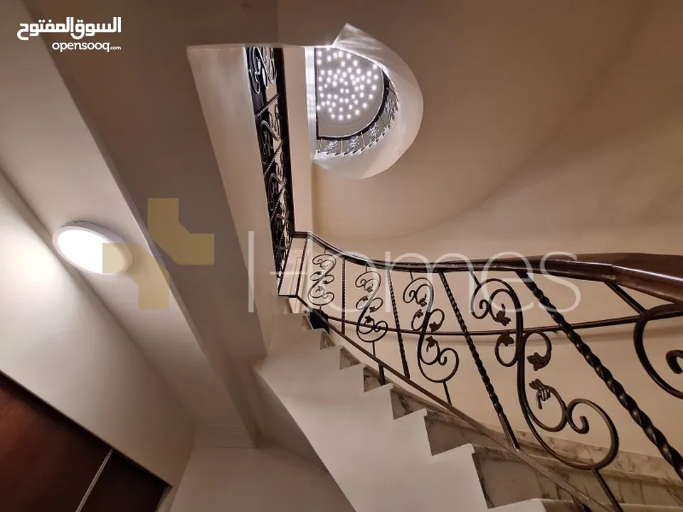 فيلا متلاصقة للبيع في ديرغبار، بمساحة بناء 385م ومساحة ارض 700م