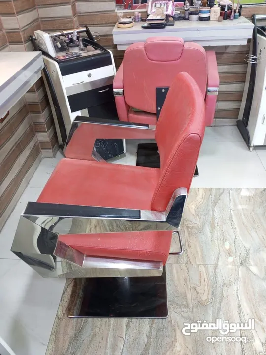 اثاث صالون سيدات مستخدم اجنبي بحاله جيده جدا وخزانه كبيره سحاب وابواب خشب