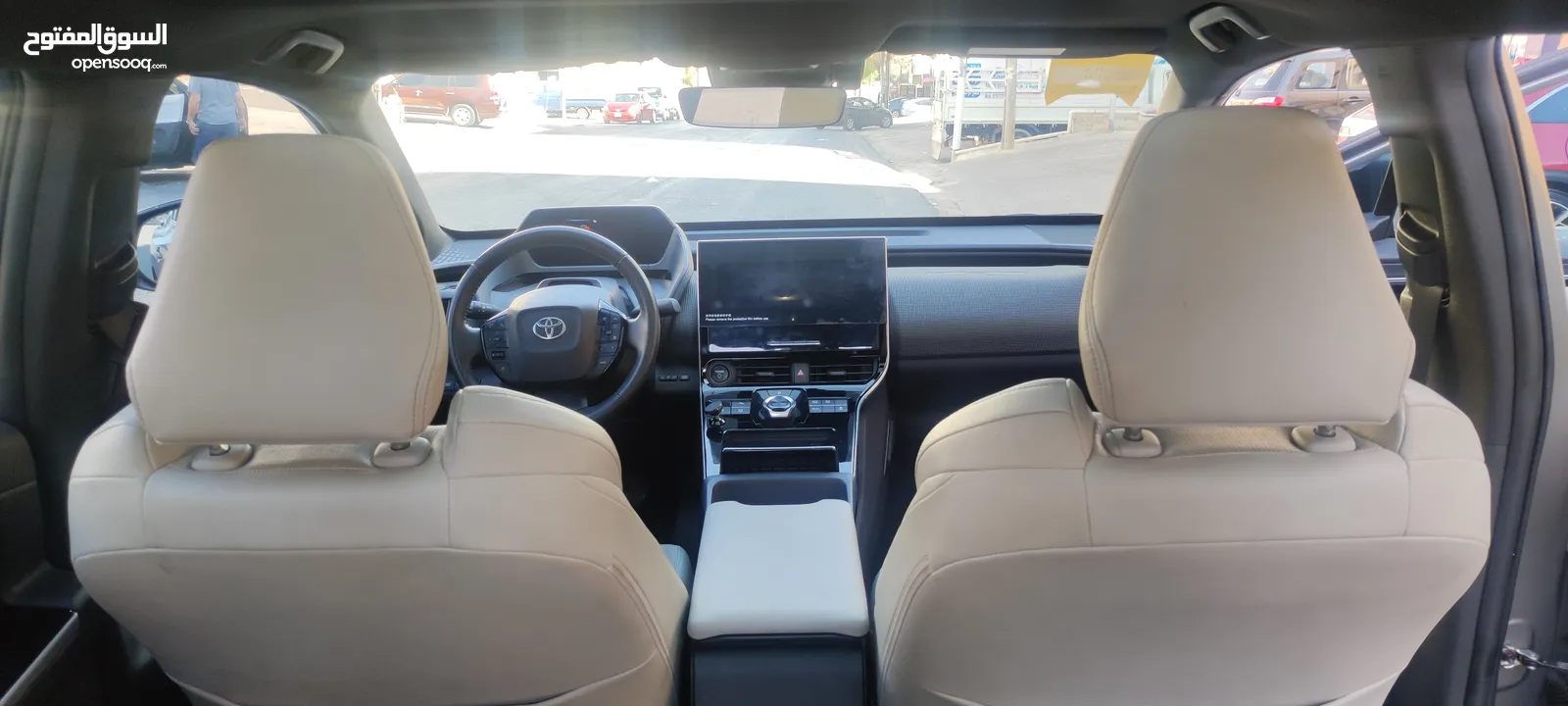 - Toyota bZ4X 2023  كهربائية بالكامل  فئة Long Range Pro  دفع أمامي