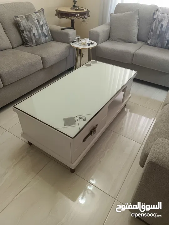 طاوله وسط وطاوله تلفزيون جوده عاليه  للبيع من المالك