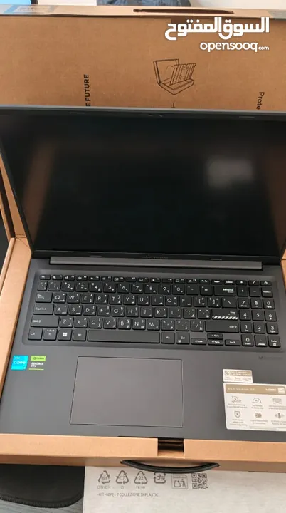 عرض لا يُفوّت – لابتوب استعمال 22 يوم فقط  ASUS Vivobook شبه جديد + هدايا قيمة