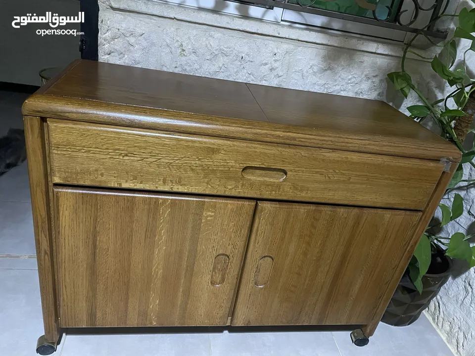 خزانة تلفاز / مكتب للبيع تفصيل