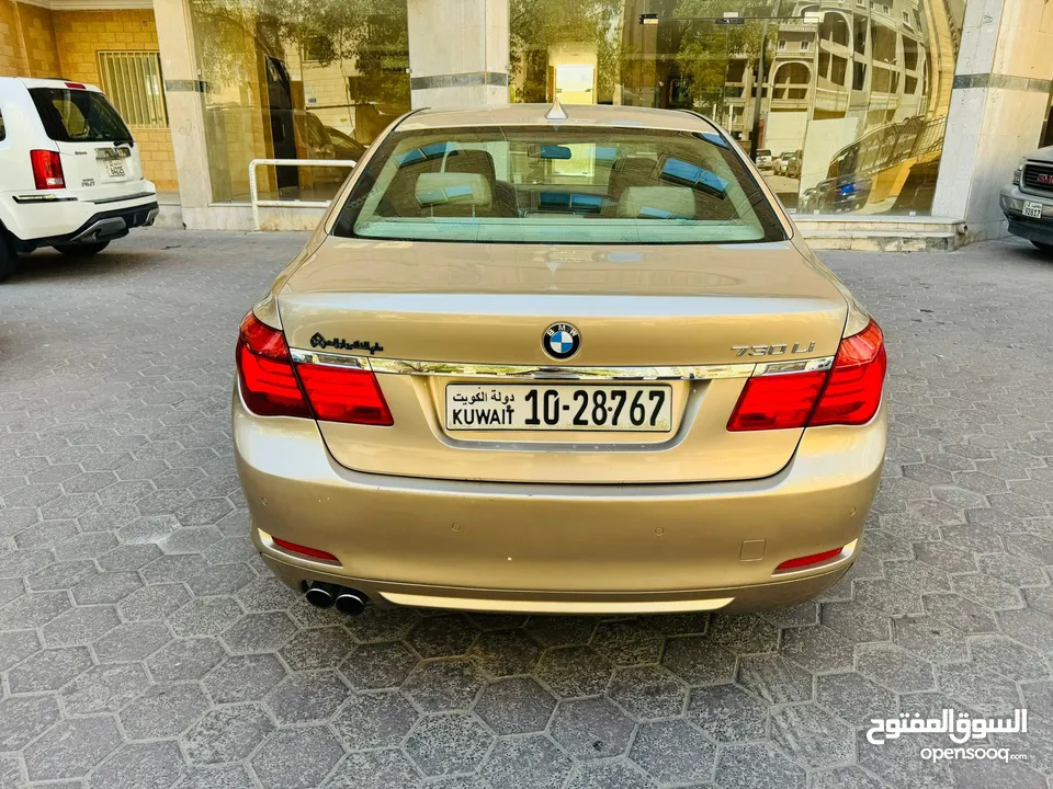 BMW730  للبيع شرط الفحص 6 سلندر توين تيربوا 2011