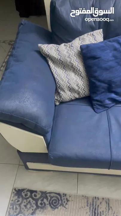 كنب مودرن مستعمل بحالة جيده للبيع بسعر مغري