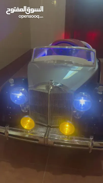 ‏ سيارة أطفال كهربائية مضاءة بالكامل وسماعات Children's electric car with lights and sound