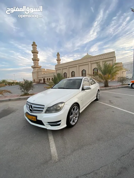 مرسيدس C 250 2012  الفئة رقم واحد  لون ابيضّ/ بيج  كراسي جلد