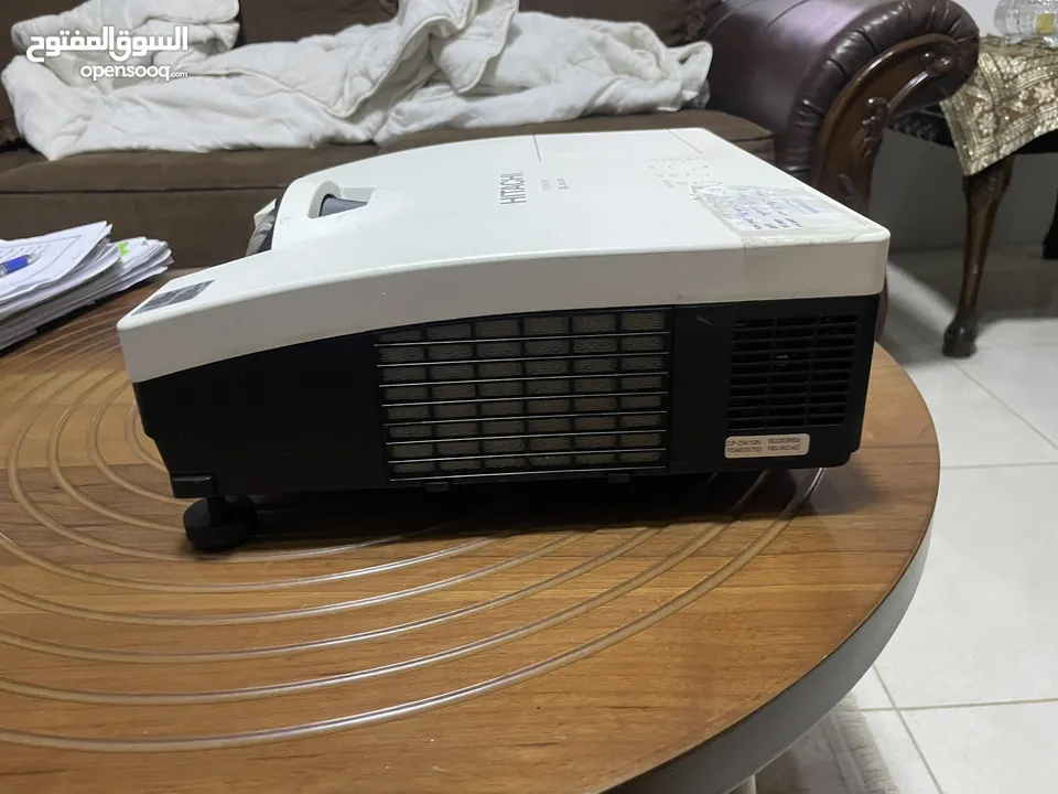 بروجكتر hitchi CP-DW10N