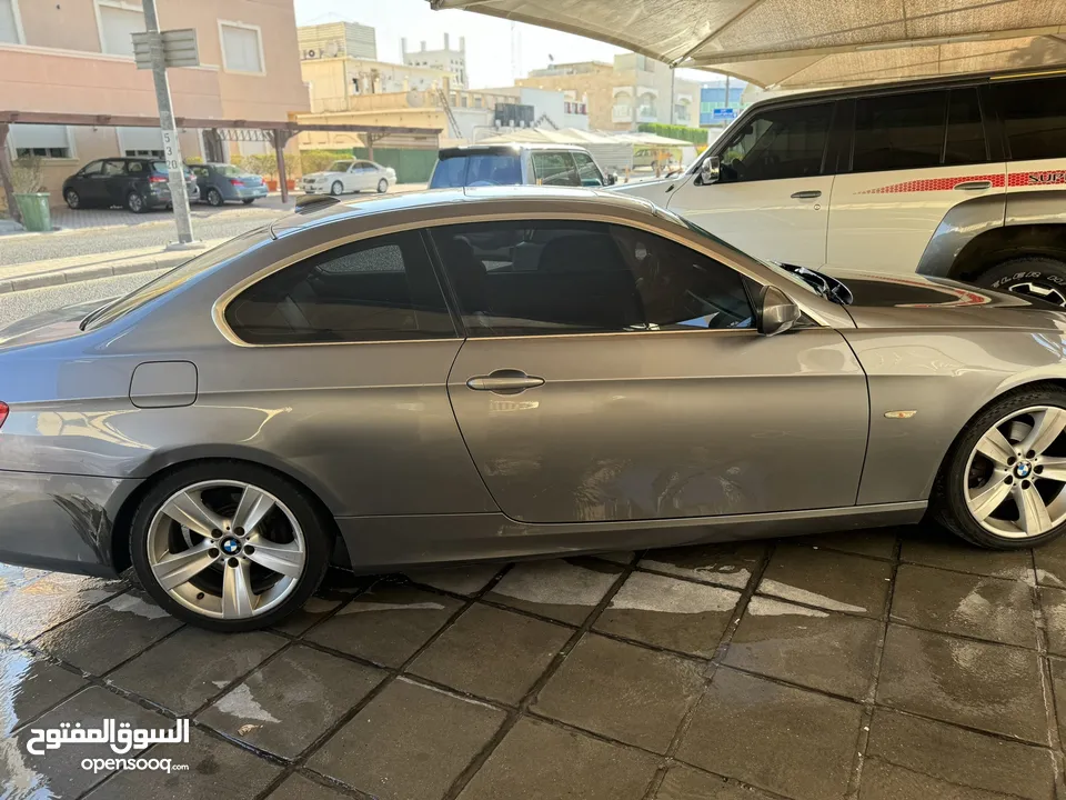 بي ام دبليو 325i 2013 لون الخارجي رمادي لون الداخليه احمر  شرط الفحص ماشيه 172