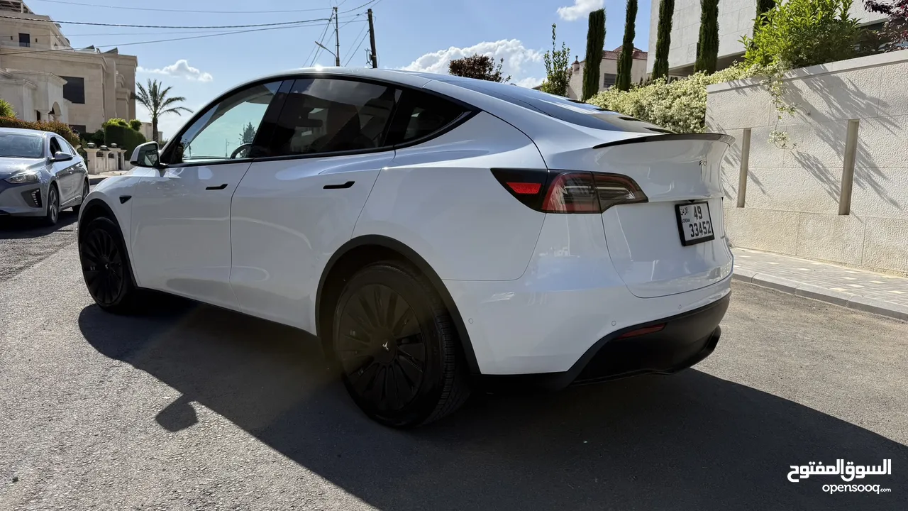 Tesla model Y dual motor
