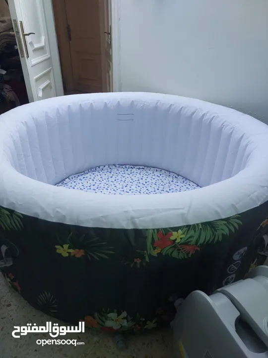 جاكوزي jacuzzi بعدة احجام اجمل جلسات الاسترخاء للمنازل ومراكز العلاج الطبيعي والتجميل