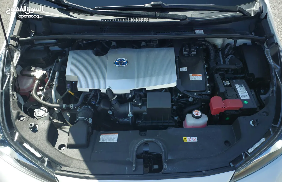 تويوتا بريوس 2022 XLE فحص كامل فل ما عدا الفتحة صنف بيرسونا TOYOTA PRIUS 2022 XLE FULLY LODED