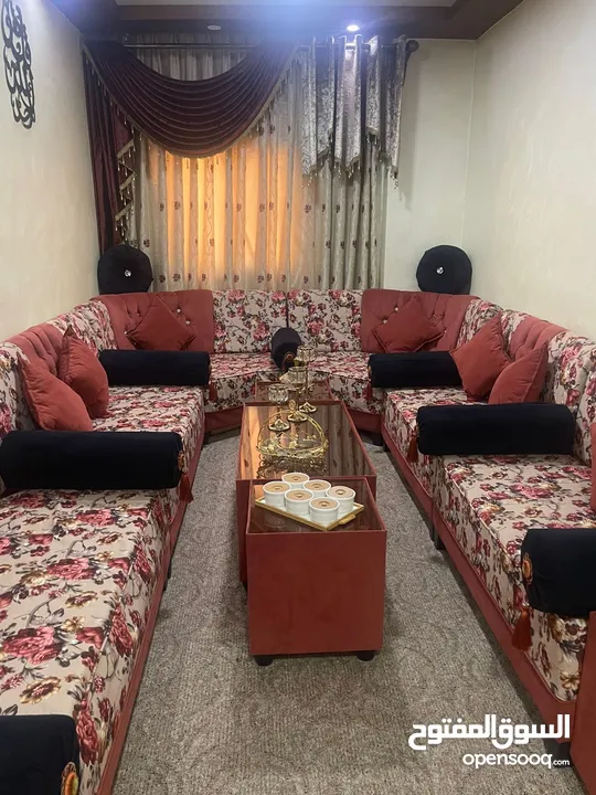 كنب كورنر مستعمل بحالة الجديد سبب البيع نقل على شقة أخرى
