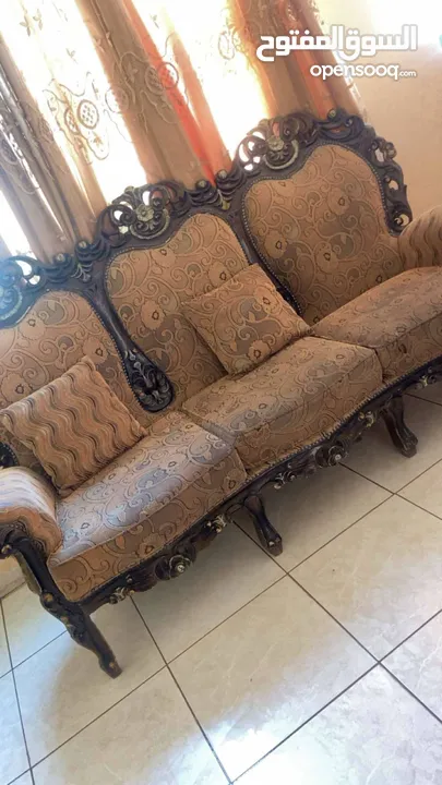 كنب خشب زان تركي 9 مقاعد بحالة جيدة جدا قابل للتفاوض بشيء بسيط
