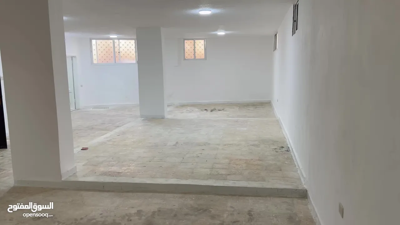 مستودع للإيجار بمساحة 140 متر – جاهز بالكامل – جبل النصر (حي عدن)
