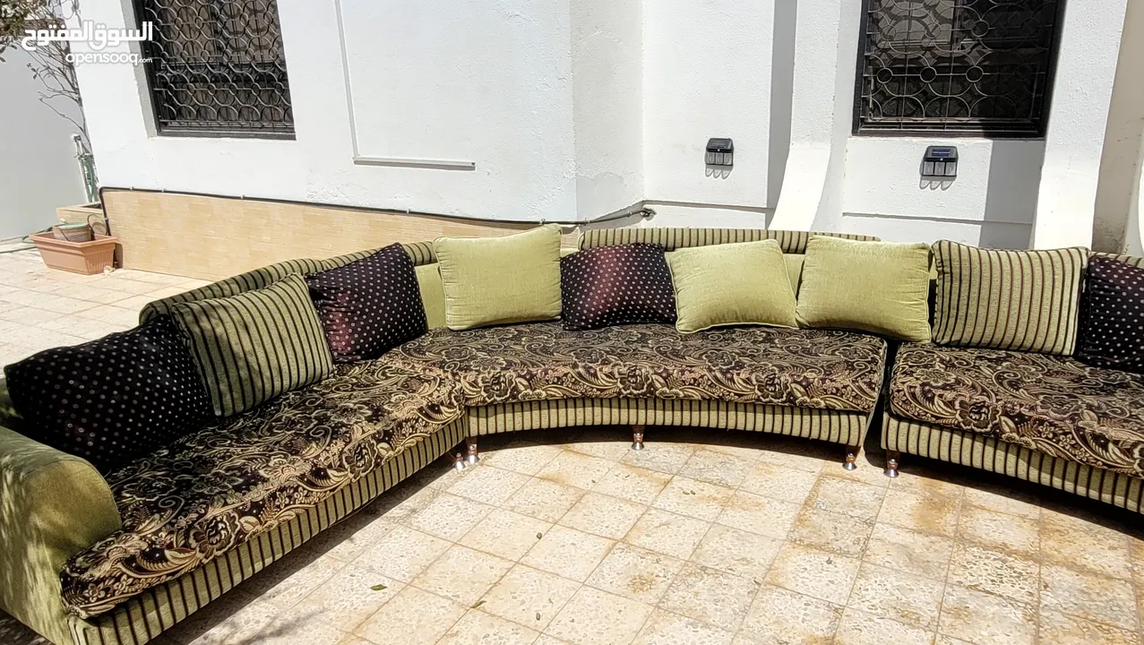 Sofa Set for Sale طقم كنب للبيع بيع الطقم كامل مع جزء جزء الطقم كامل - 100 ريال عماني (قابل للتفاوض)