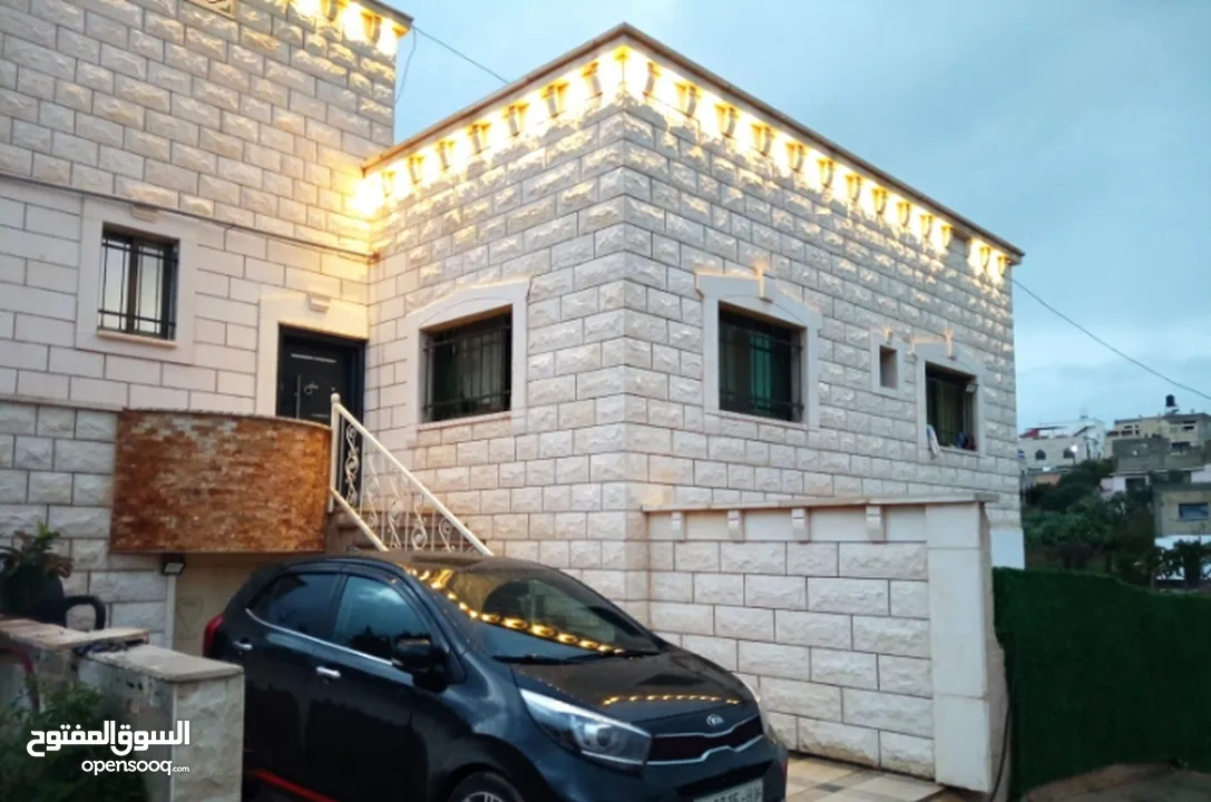 منزل خاص مع حديقة ومدخل