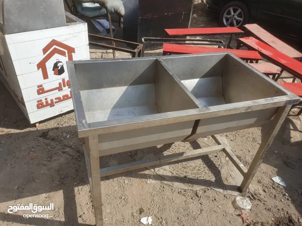 معدات مطعم متنوعه مستخدم نظيف للبيع اغلب المعدات جديده ولم يتم استخدامها وبحاله ممتازه والسعر مغري