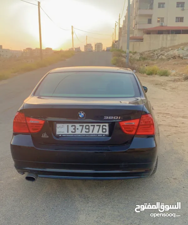 BMW 320 i  موديل 2011