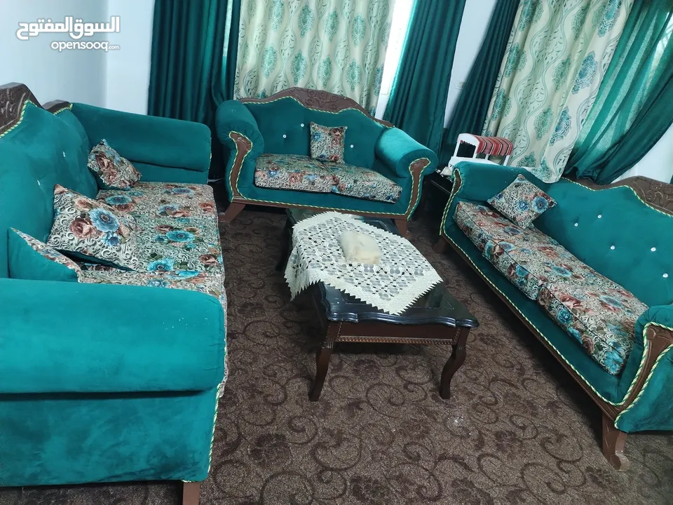 كنب غرفة ضيوف خشب زان استعمل عرسان مع البرادي والطاولات
