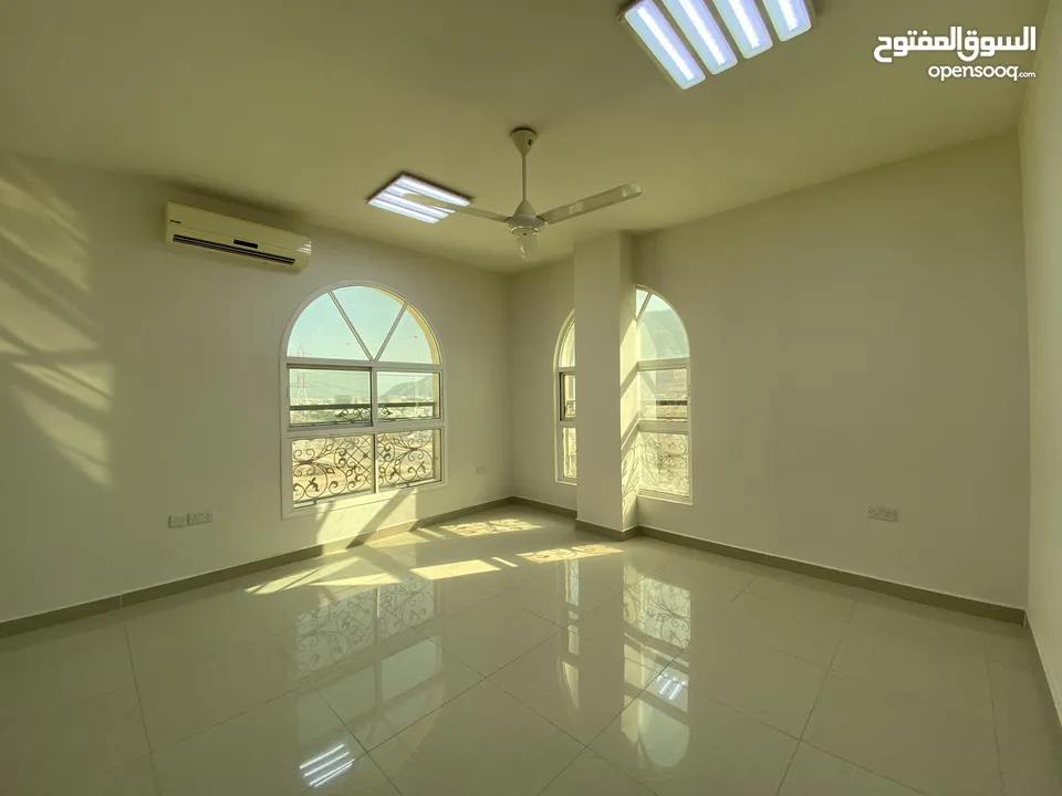 Flat for rent in bousher/شقق للايجار ف بوشر