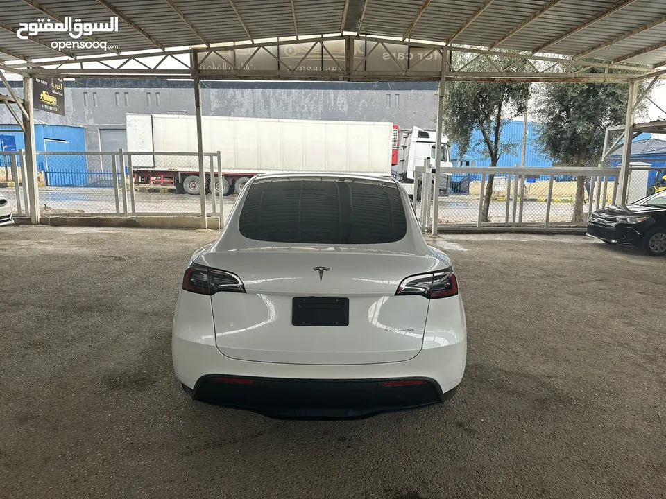 Tesla Y 2023 long range عداد 3000 ميل