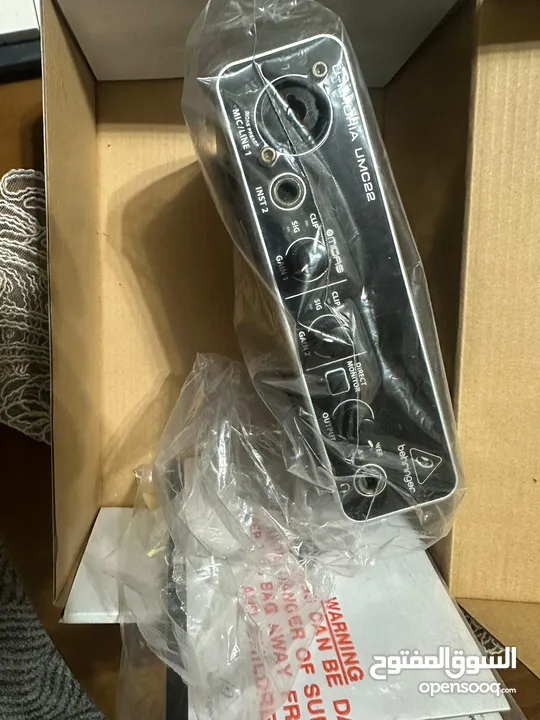 كرت صوت behringer umc22 midas interface مع كرتونتو وسلكو شبه جديد للتسجيل والمايكروفونات