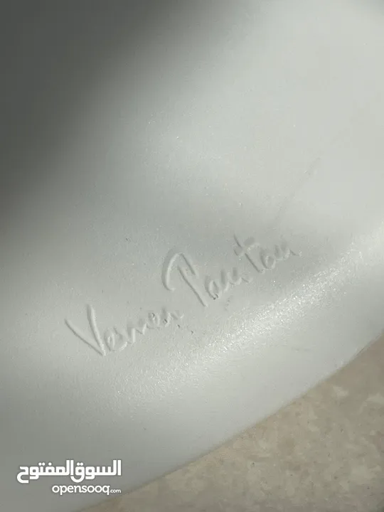 4 White Authentic Verner Panton (by Vitra) Chairs.