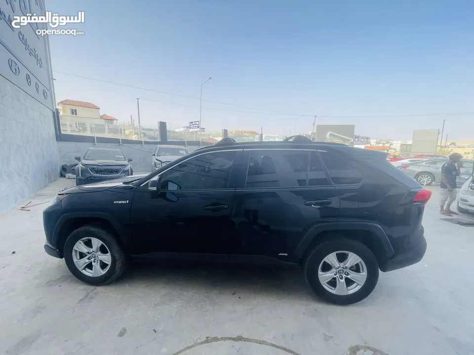 2021 TOYOTA RAV4, LE  بطاريه ليثيوووم السياره توب نضافه بصلاه على النبي
