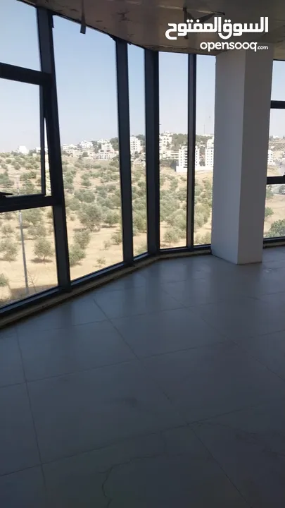 مكتب فارغ للايجار بمنطقة حيوية