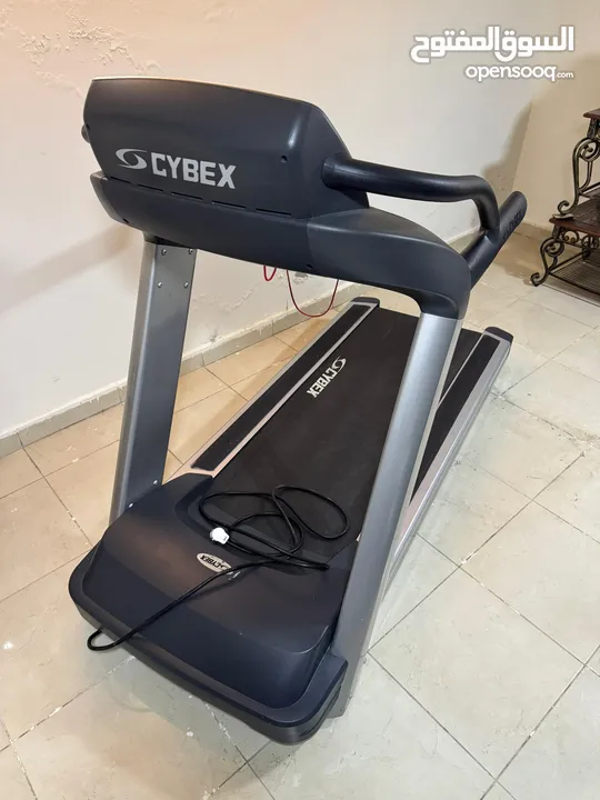 جهاز تريدميل Cybex770T شبه جديد استخدام شهرين فقط بسعر مغري