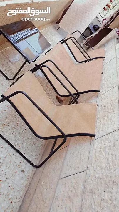 طقم قعده خارجيه مع طاوله بحاله ممتازه...