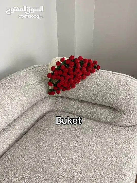 باقة ورد كروشيه يدوية - ترند أنيق لتزيين الطاولات والهدايا، تصميم فني بلمسة أنثوية راقية.