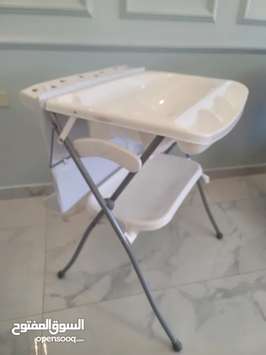 حوض استحمام للبيبي مع طاولة الحفاض - Baby Changing Table + Bathtub - LIKE NEW