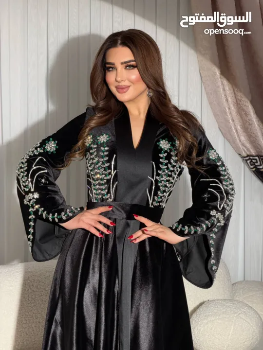 عباية ملكية مخمل أحمر  واسود