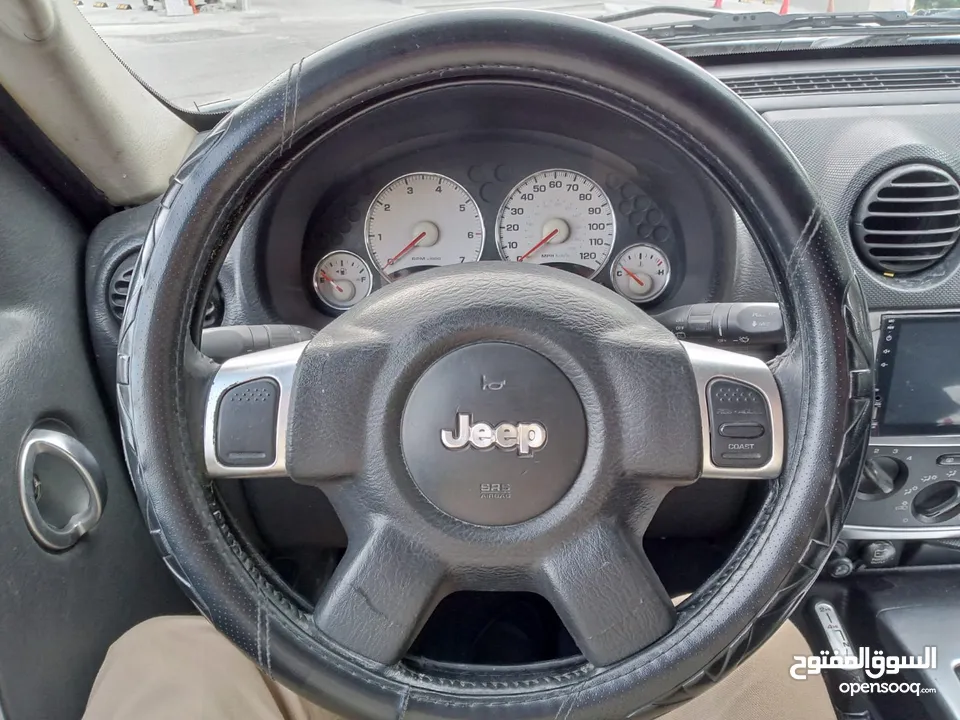 جيب ليبرتي موديل 2002 للبيع بسعر 3900