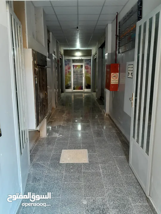 عماره - وسط السوق  شارع بغداد مقابل عامر الخياط- 5 طوابق - مصعد