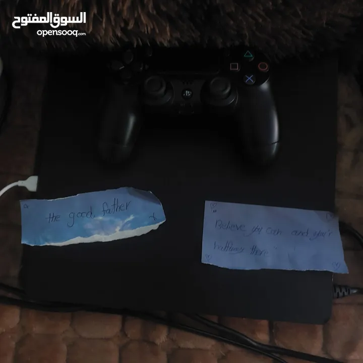 بلاستيشن 4 للبيع وهو بي حاله جديده كثير