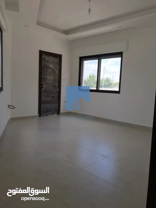 شقة أرضية فاخرة للبيع في الجندويل  - مقابل أسواق السلام 130م مع ترس 30م لم تسكن