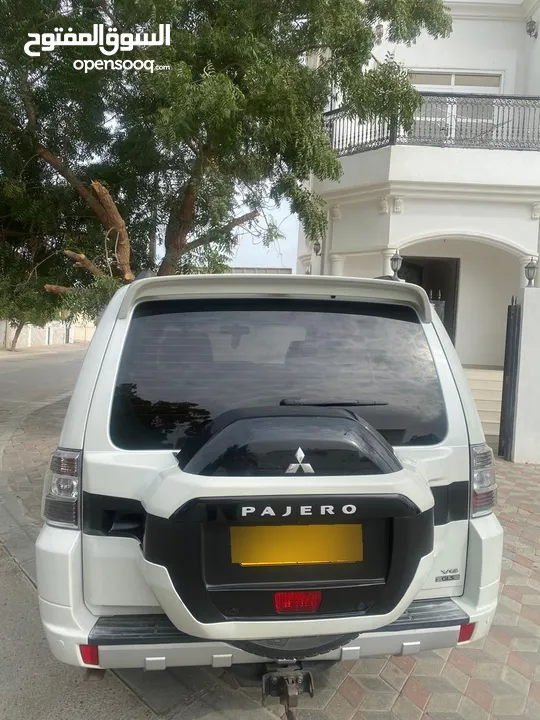 متسبويشي باجيور  موديل 2014  سعة الماتور 3500  ممتازة Mitsubishi Pajero 2014