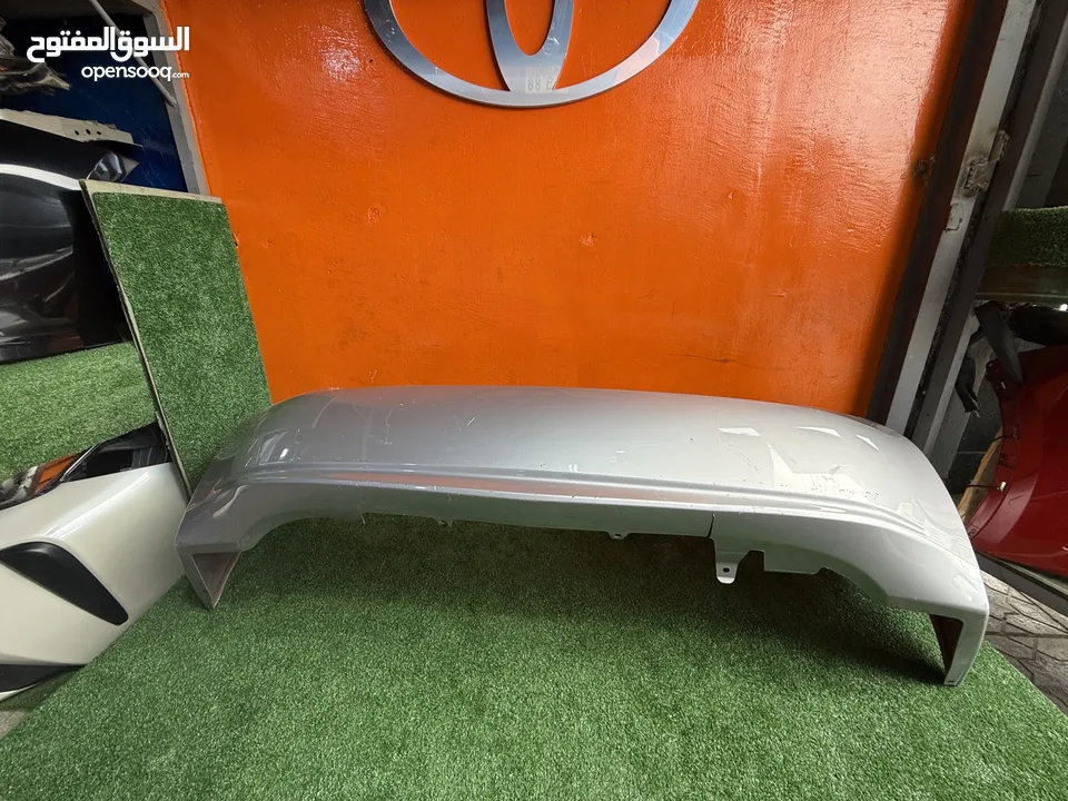 صدام خلفي تويوتا بريوس 2010-2015  اصلي مستعمل بحالة جيده موضوح بصور  Toyota Prius 2010-2015