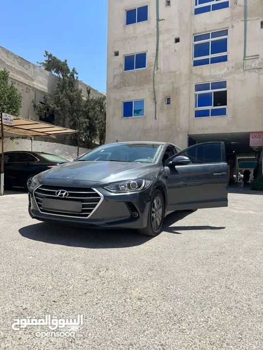 هيونداي افانتي AD بحالة الوكالة  تشغيل  عن بعد  واضافات مميزة جداً وحصرية ولون مميز وفحص نظيف