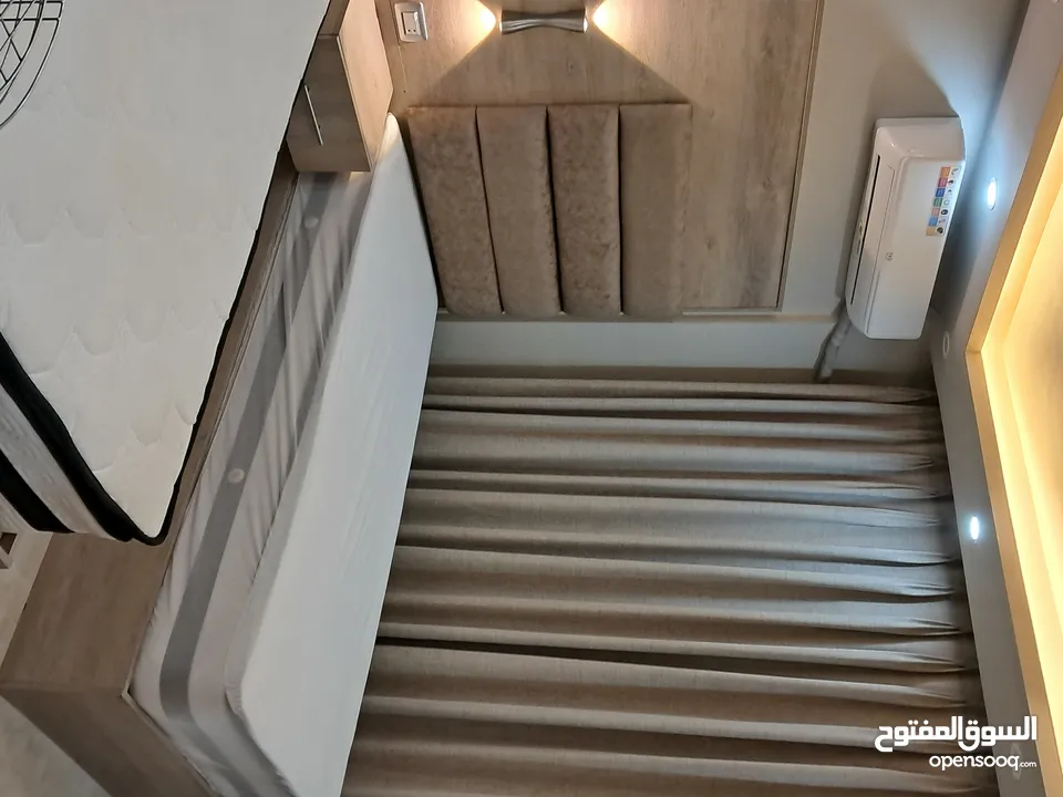 شقه مميزه مفروشه متاحه الان  منطقه عوائل موقع مميز وسط كل الخدمات للايجار الاسبوعي  الشهري او السنوي