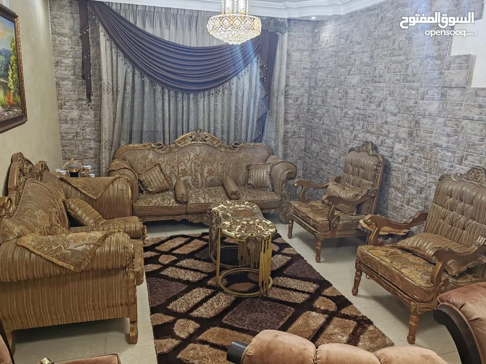 طاوله تلفزيون بحاله الوكاله