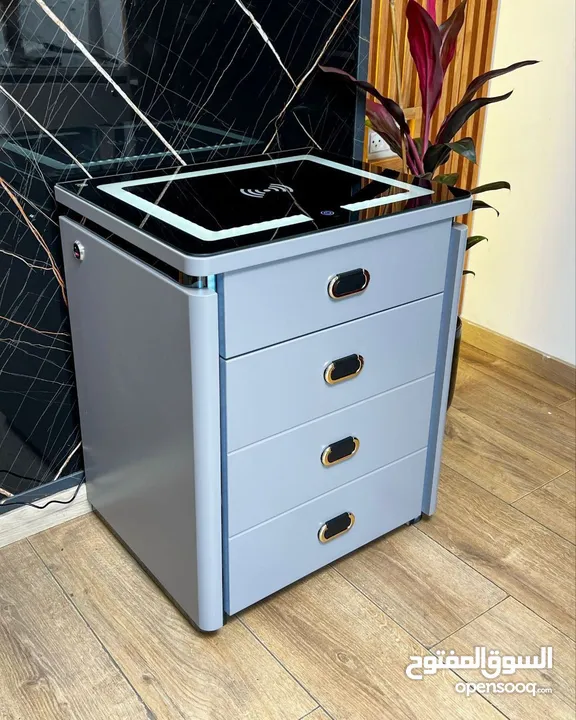 الكوميدينا الذكية مع الخزنة تصميم عصري  وظائف ذكية  أمان عالي مصنوعة من أجود أنواع الخشب سماعات عالي