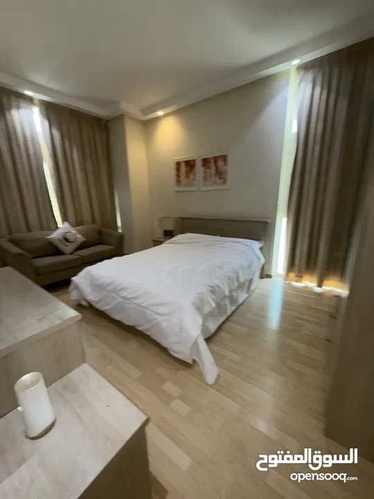 Fully furnished 2 bedroom apartment with sea view at a great location nearby restaurants and cafes