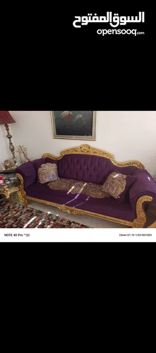 كنابايه ثلاثيه مع طاوله ملبس ورق ذهب استعمال بسيط للبيع ولي ناوي ما بنقصر