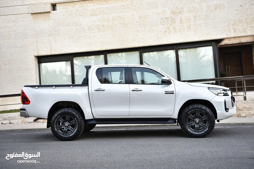 بيك اب تويوتا هايلوكس وارد الوكالة 2023 Toyota HiLux SR5 (4x4) Double Cab