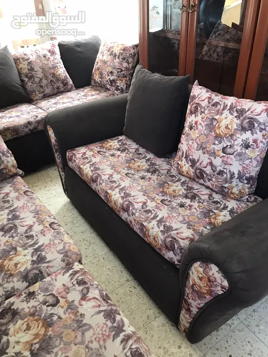 طقم كنب خشب تفصيل 8 مقاعد بحالة ممتازة